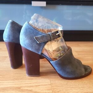 VC SIGNATURE By Vince Camuto Ankle Strap Heels Sandals Size 8,5 Greyish …